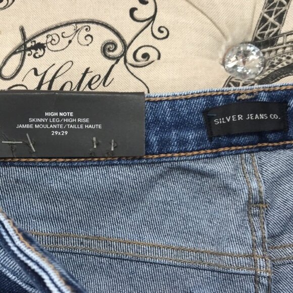 Silver Jeans Co. High Note Skinny Jeans - Picture 5 of 8